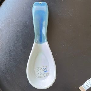 Vintage Otagari Cat with Blue Eyes & Bow Spoon Rest. 9” long by 3” wide.